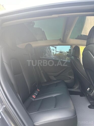 Tesla Model 3-7