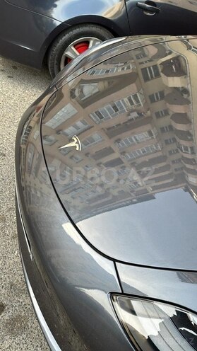 Tesla Model 3-11