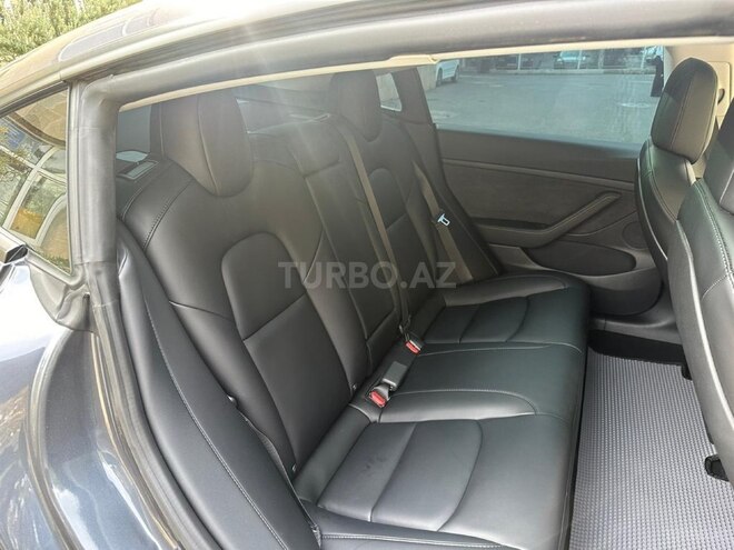 Tesla Model 3-6