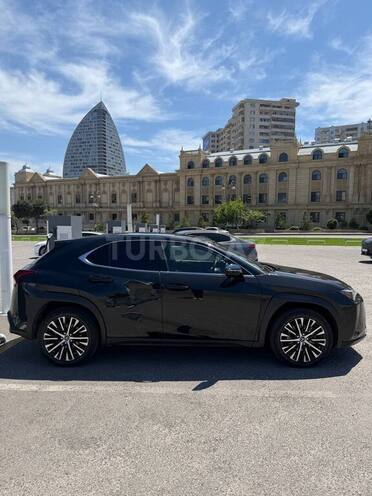 Lexus UX 300h-8