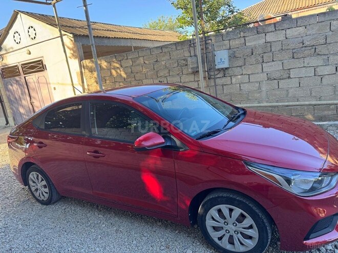 Hyundai Accent-2