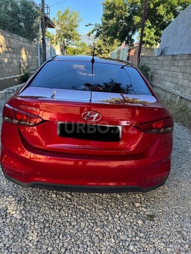 Hyundai Accent-4