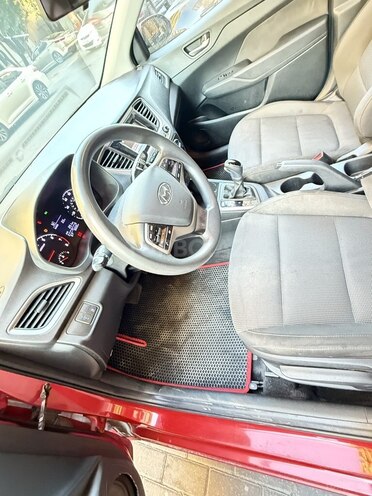 Hyundai Accent-7