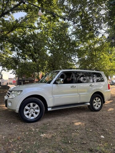 Mitsubishi Pajero-2