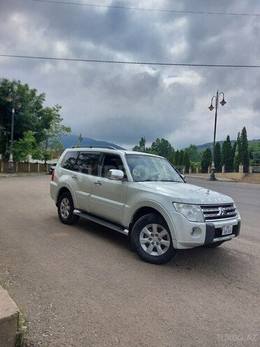 Mitsubishi Pajero-4