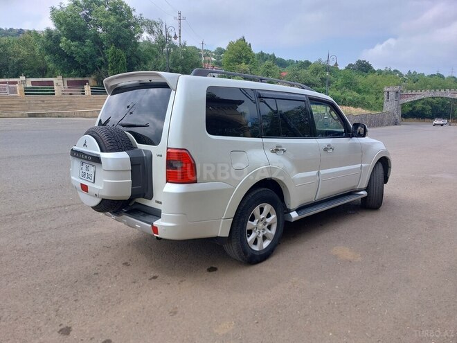 Mitsubishi Pajero-5