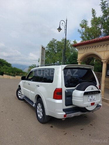 Mitsubishi Pajero-6