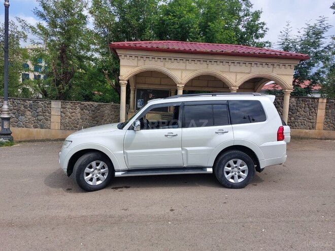 Mitsubishi Pajero-7