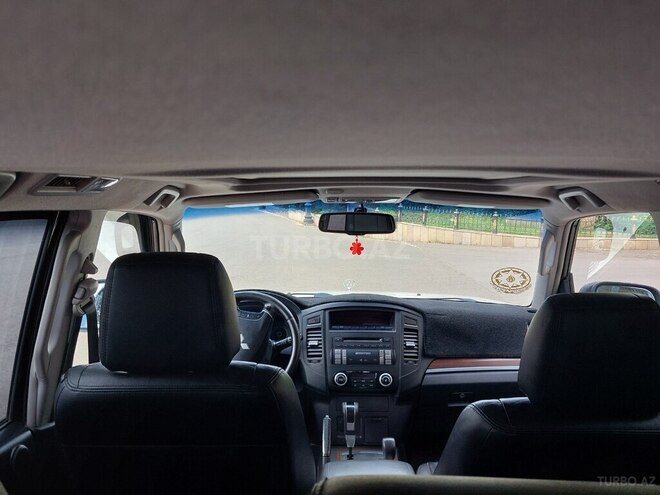 Mitsubishi Pajero-9