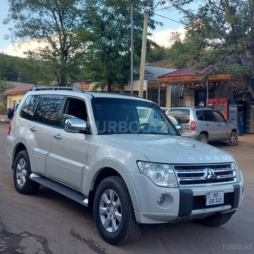 Mitsubishi Pajero-13