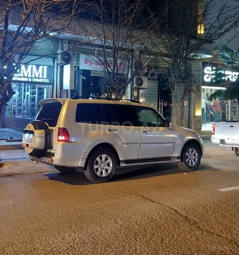 Mitsubishi Pajero-12