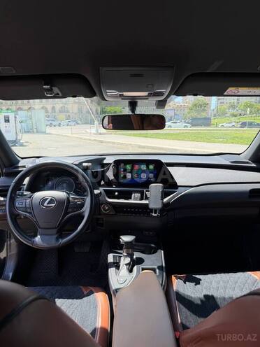 Lexus UX 300h-10