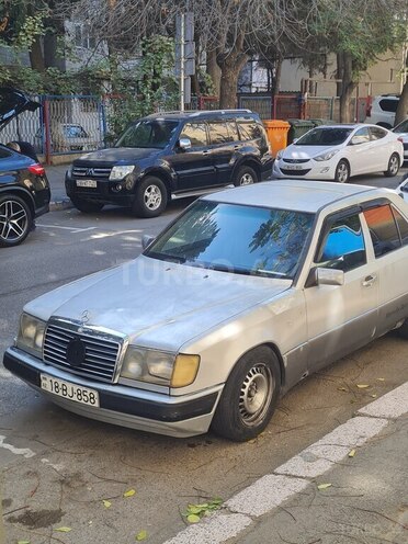 Mercedes 280 E-1
