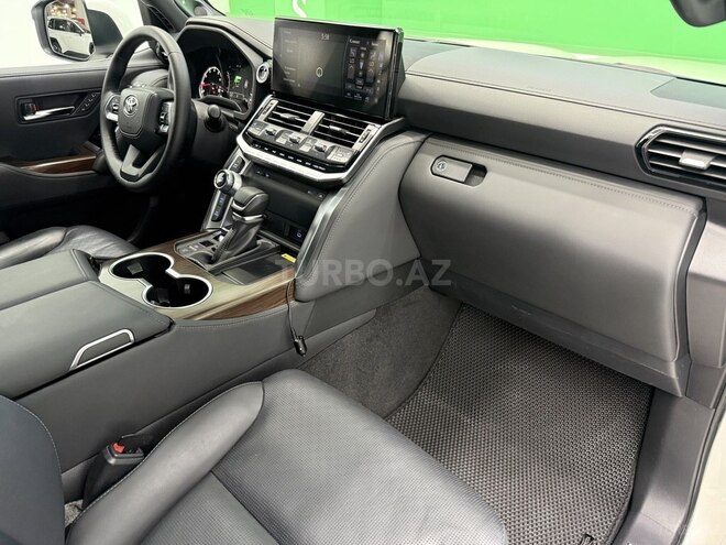Toyota Land Cruiser-11