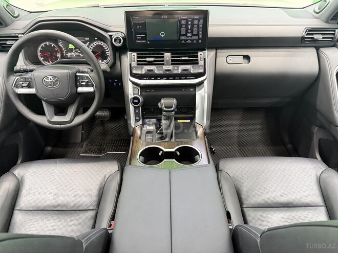Toyota Land Cruiser-9