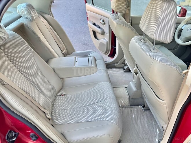 Nissan Tiida-16