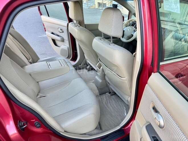 Nissan Tiida-13