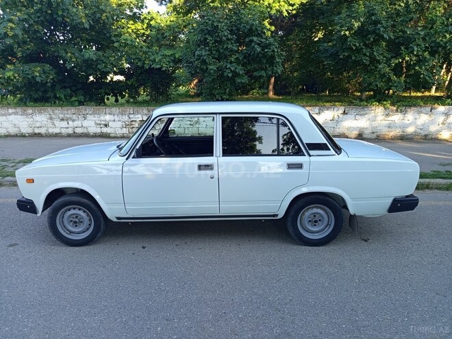 LADA (VAZ) 2107-2