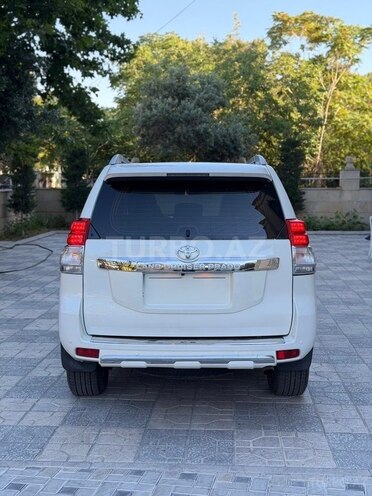 Toyota Land Cruiser Prado-5