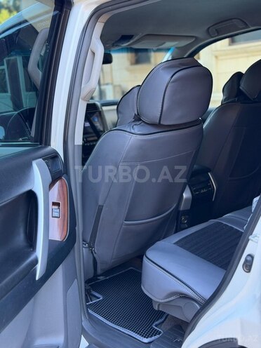Toyota Land Cruiser Prado-12