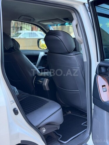 Toyota Land Cruiser Prado-10
