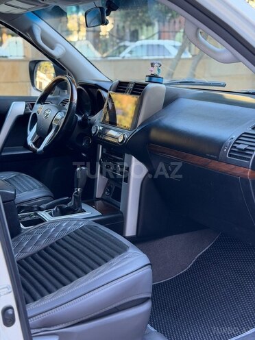 Toyota Land Cruiser Prado-11