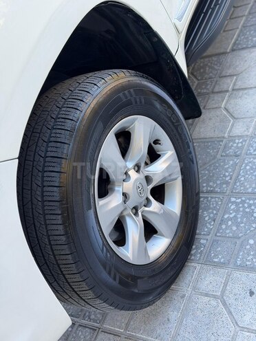 Toyota Land Cruiser Prado-8
