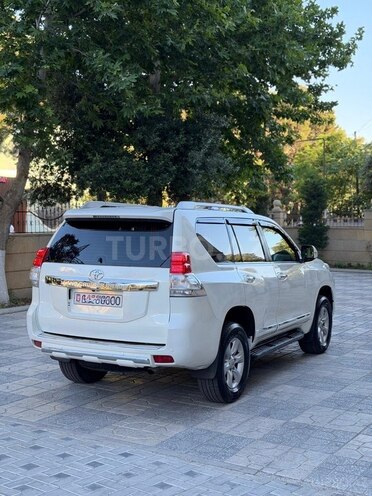 Toyota Land Cruiser Prado-4