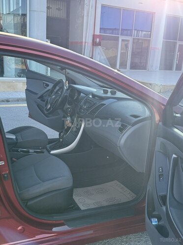 Hyundai Elantra-9