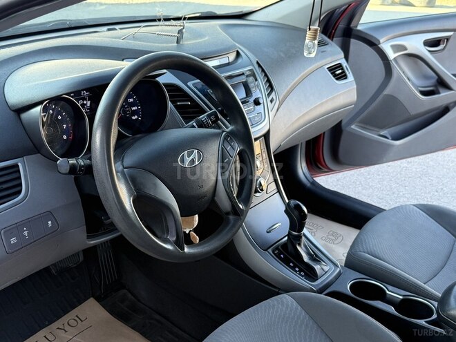 Hyundai Elantra-12