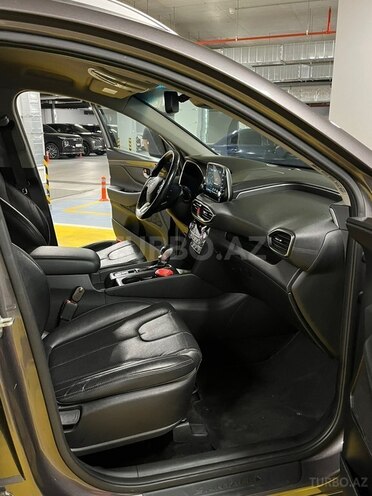 Hyundai Santa Fe-13