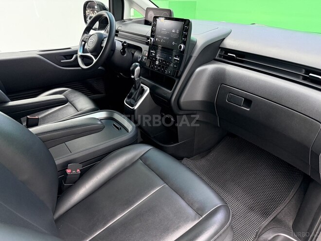 Hyundai Staria-11