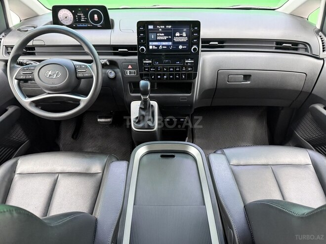 Hyundai Staria-9