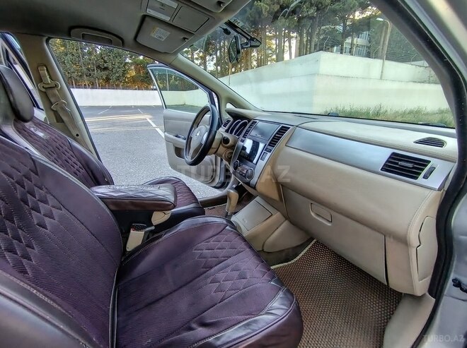 Nissan Tiida-21