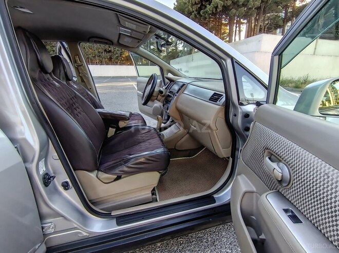 Nissan Tiida-18