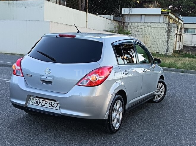 Nissan Tiida-10