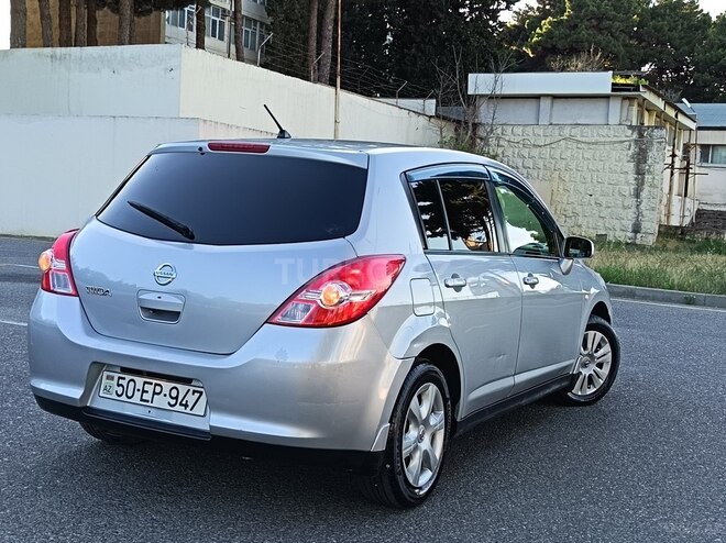Nissan Tiida-12