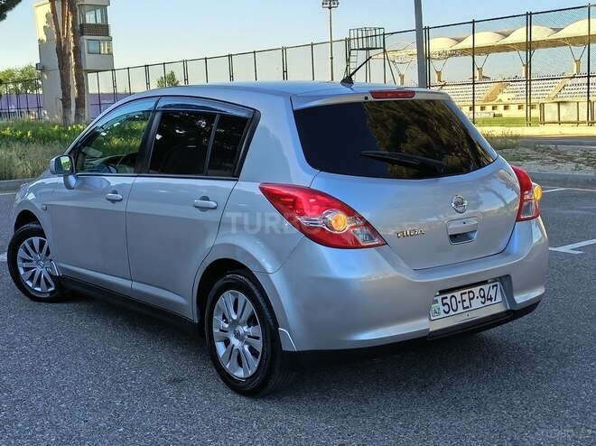Nissan Tiida-13