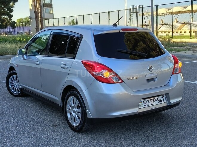 Nissan Tiida-15