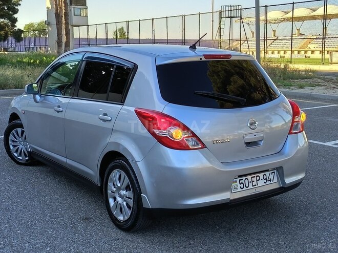 Nissan Tiida-11