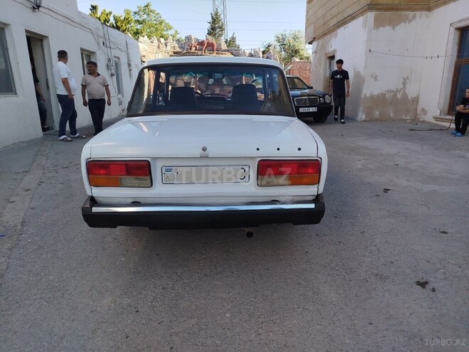 LADA (VAZ) 2107-2