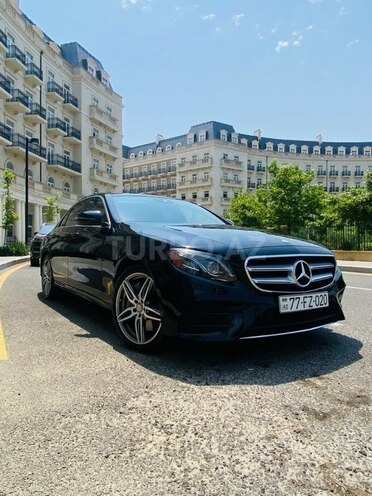 Mercedes E 300 4MATIC-1
