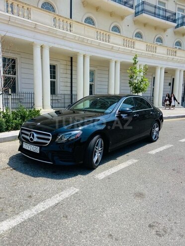 Mercedes E 300 4MATIC-7