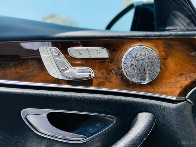 Mercedes E 300 4MATIC-13
