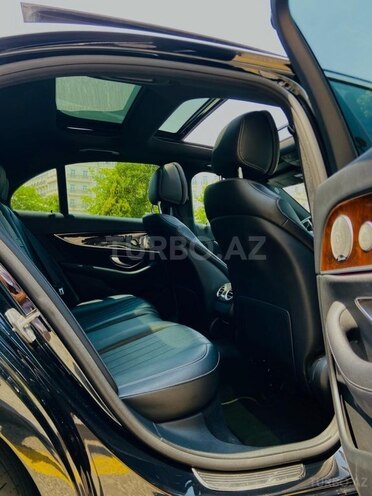 Mercedes E 300 4MATIC-12