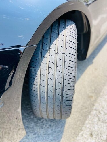 Mercedes E 300 4MATIC-10