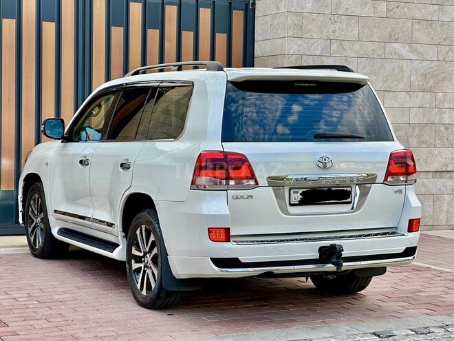 Toyota Land Cruiser-3
