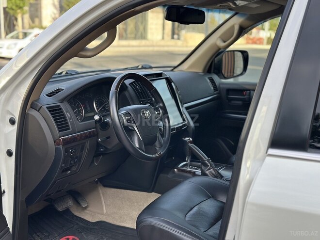 Toyota Land Cruiser-8