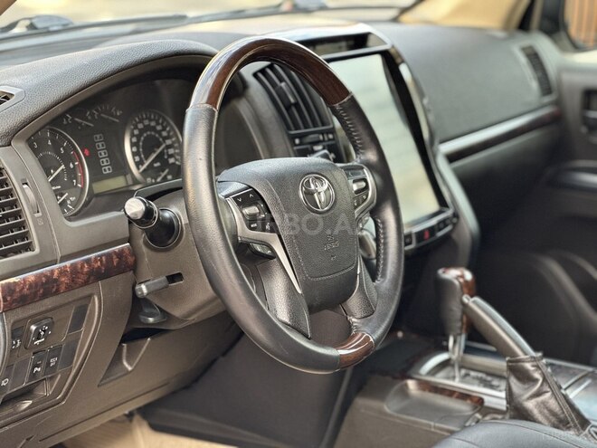 Toyota Land Cruiser-7