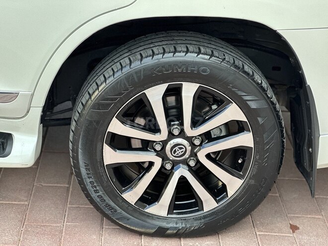 Toyota Land Cruiser-10